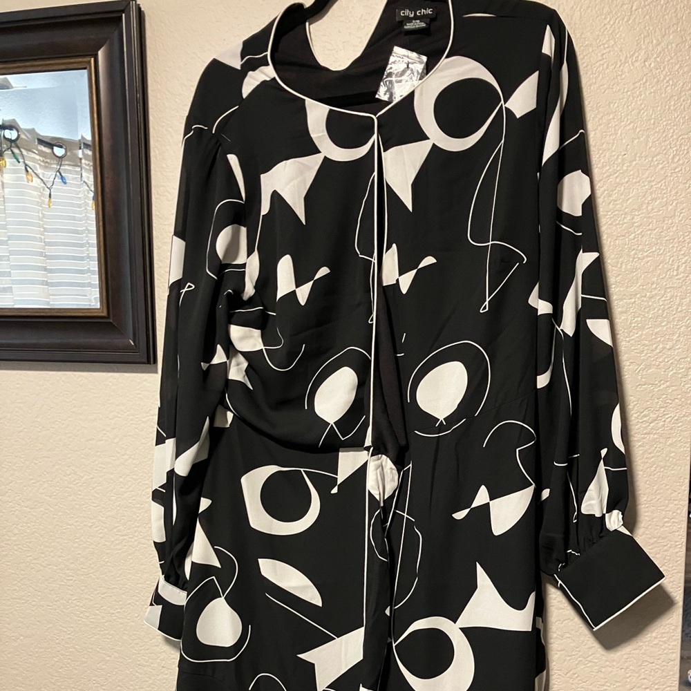 City chic plus size long sleeve dress sz: 16 NWT